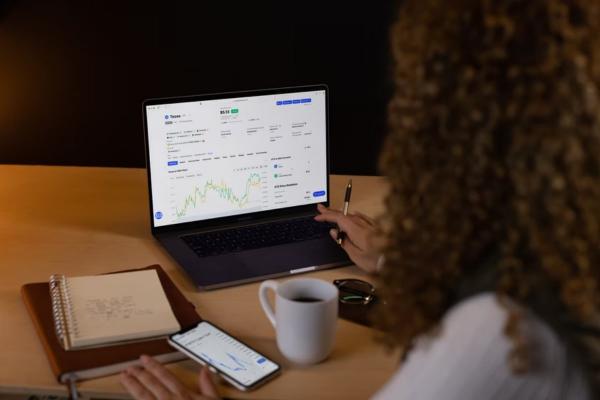 Contratos por diferencia y opciones binarias.