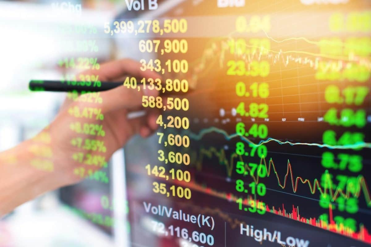 Foto conceptual de bolsa de valores, números y tendencias