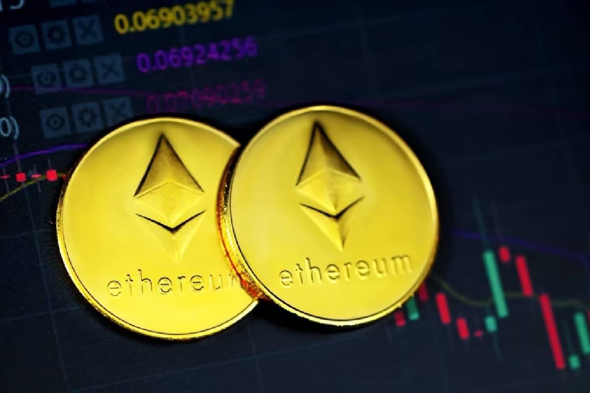 Ethereum, además de ser una cripto, es una blockchain que permite crear nuevas criptomonedas. 