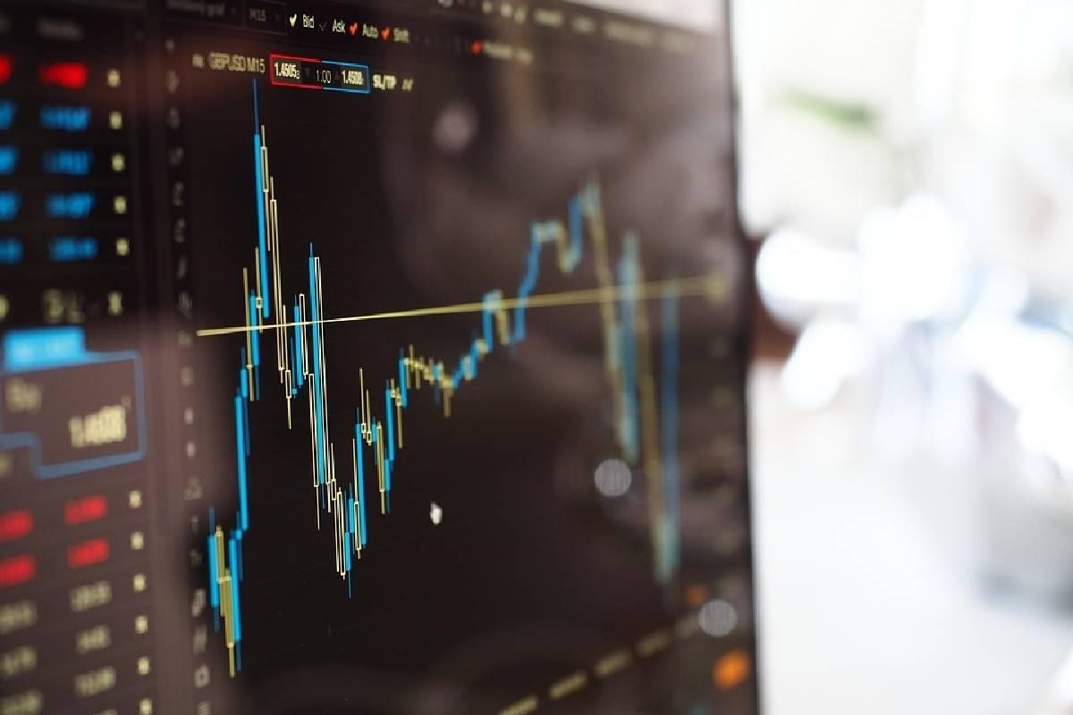 Los gráficos en línea aportan la información necesaria para saber el momento justo del cambio euro a peso chileno.