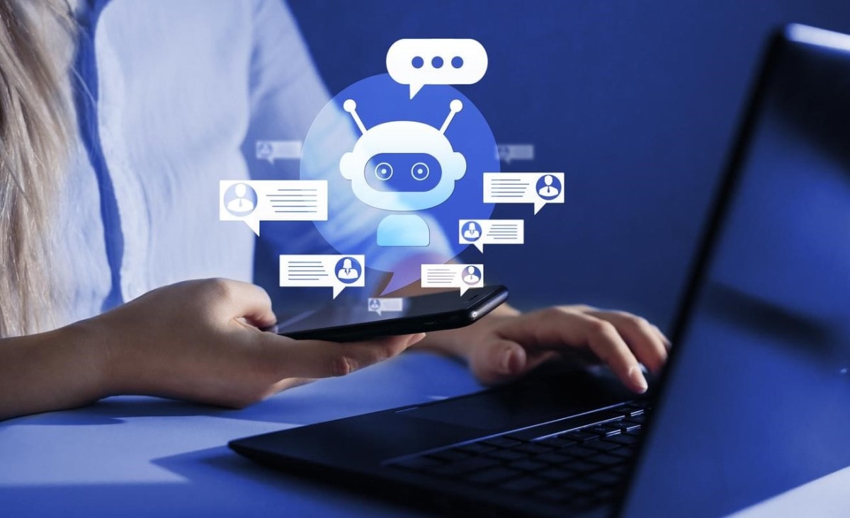 Un inversionista interactúa con un chatbot, una de las herramientas de inteligencia artificial más populares.