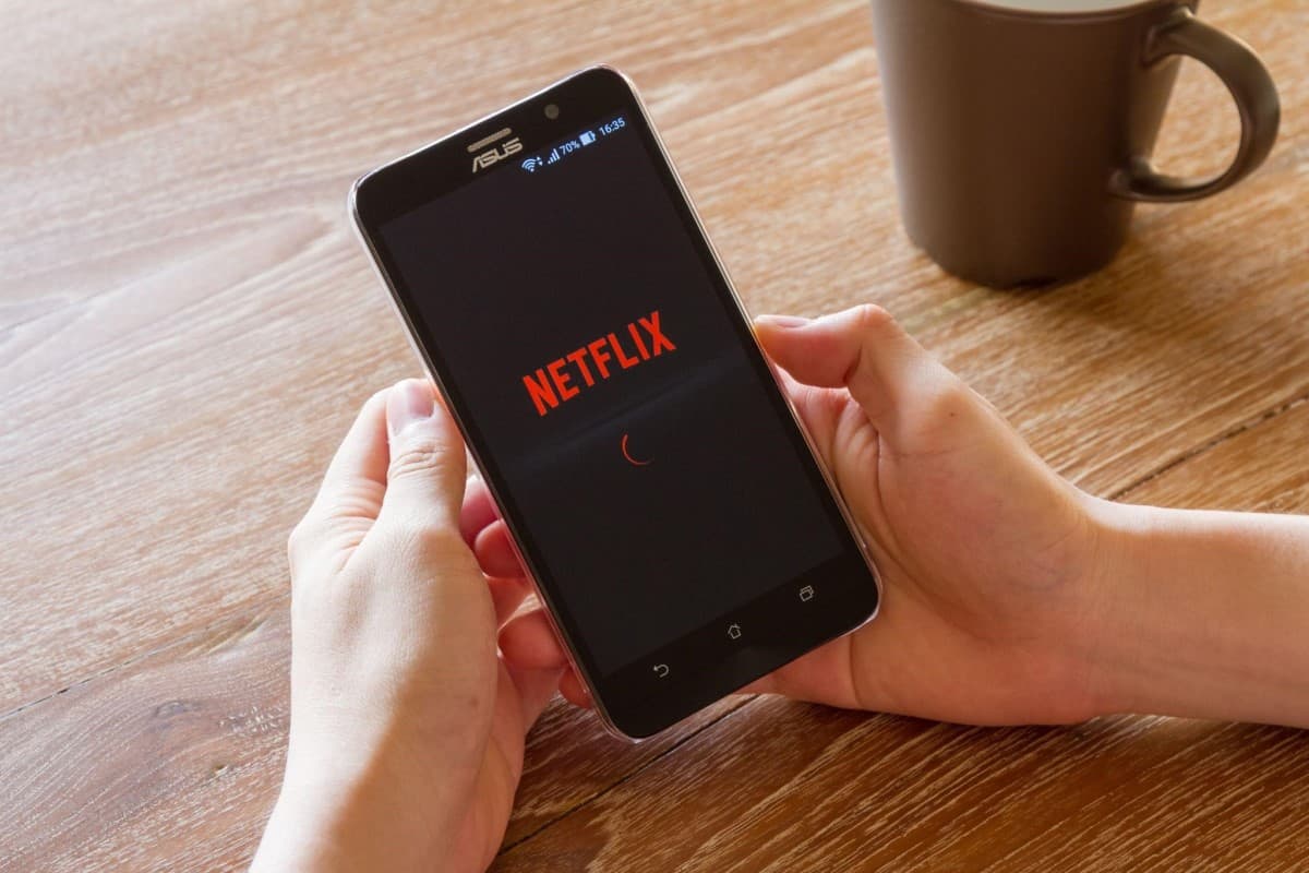 ¿Cómo ganar dinero invirtiendo en Netflix?