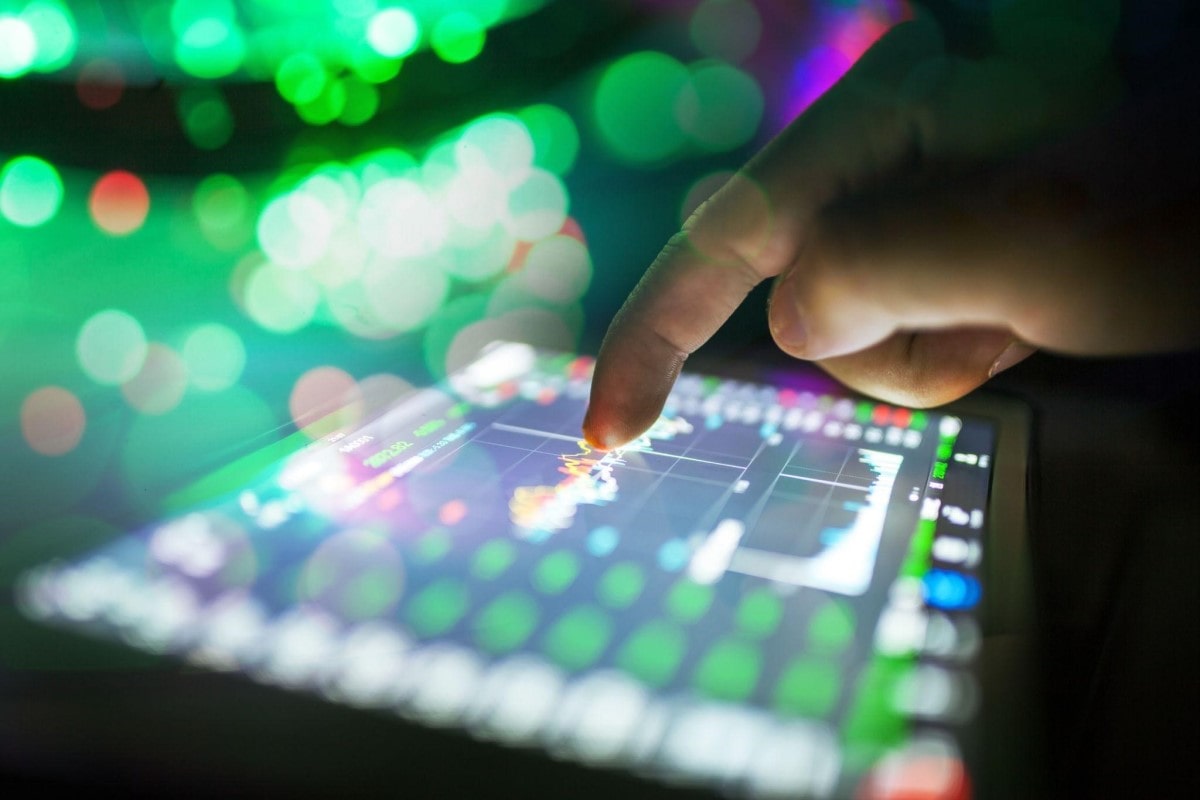 Compra y vende en el acto en el mercado spot