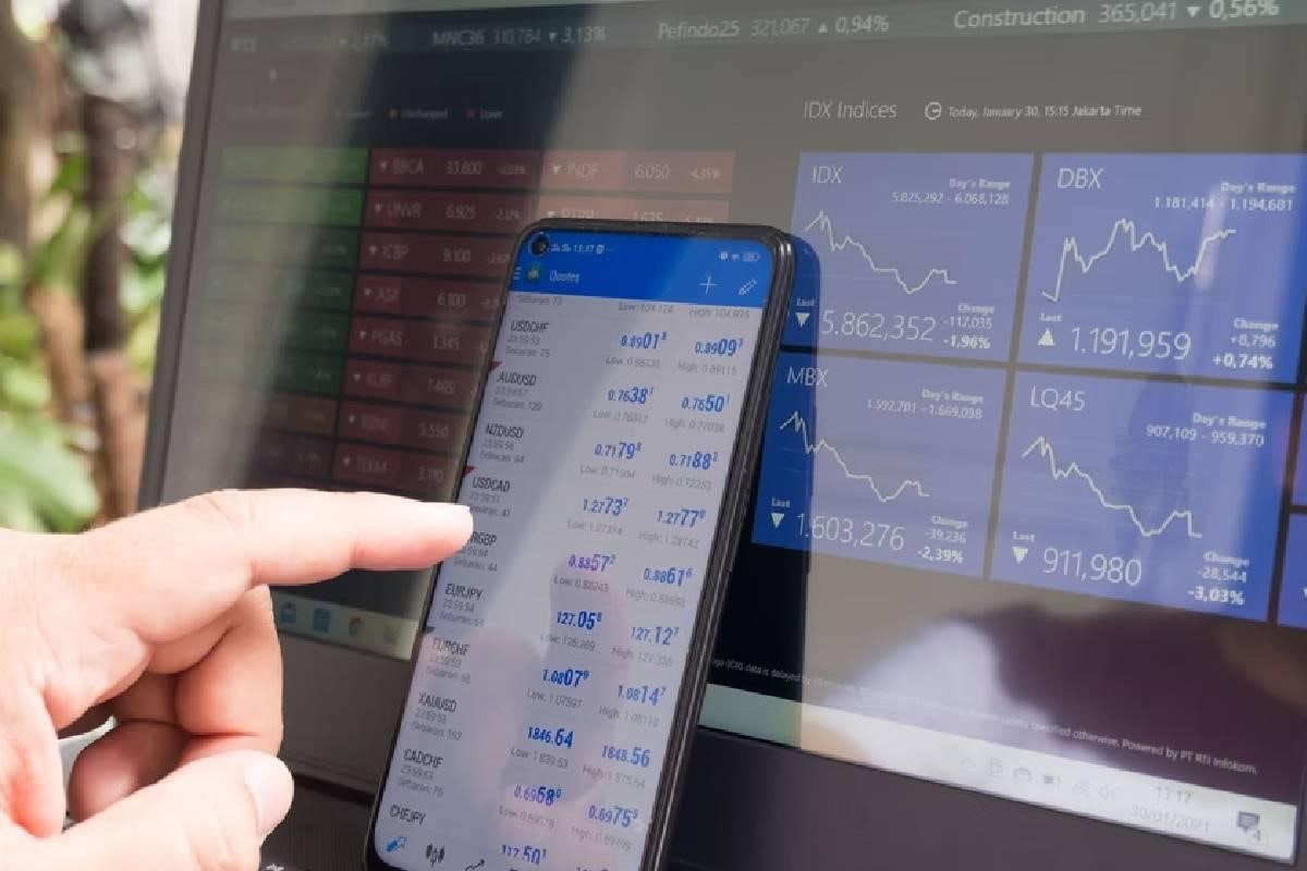 Es fácil conocer la variación de las cotizaciones tanto desde el ordenador como el celular. 
