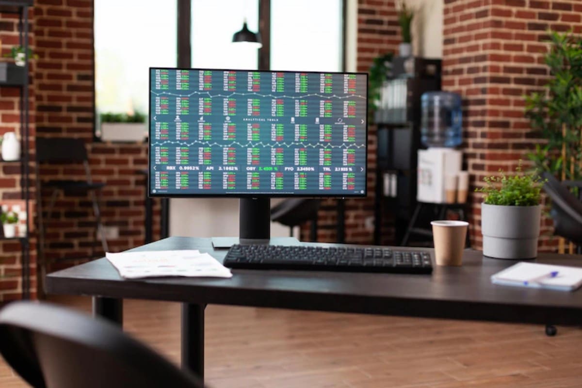 Trading de criptomonedas en una computadora de escritorio
