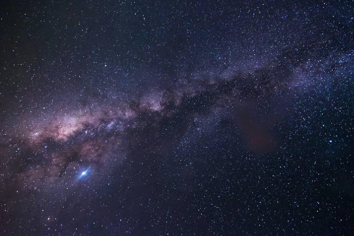 Imagen del espacio exterior, adonde quiere llevar Virgin Galactic a sus clientes