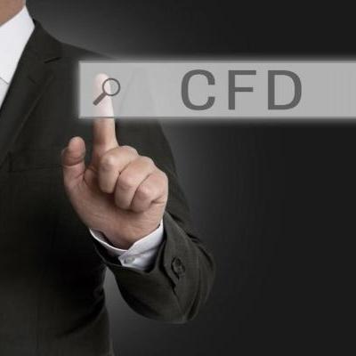 Un hombre con corbata investiga en el buscador qué son CFD.