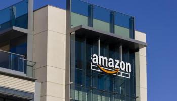 Conoce cómo comprar acciones de Amazon. En la foto una sede de la famosa compañía.