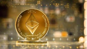 Una moneda de Ethereum en un fondo brillante.