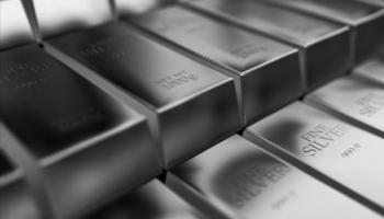 Lingotes de plata. Muchos inversores eligen esta opción para invertir en plata.